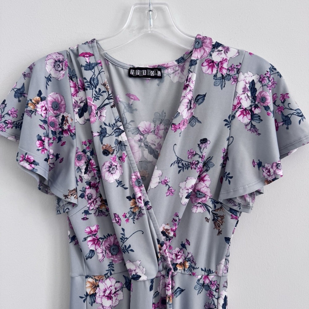 Paper Doll Women's Floral Wrap Dress Gray Pink Flutter Sleeve Size M - Picture 5 of 7